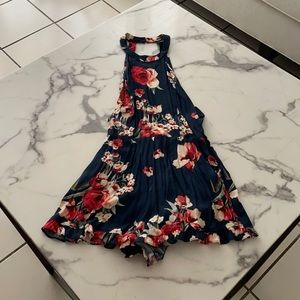 Forever 21 women’s floral romper with open back Small